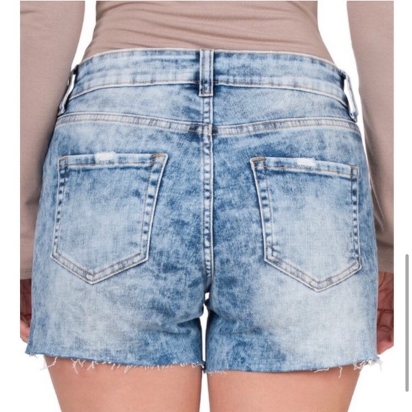 LAST PAIR: Distressed cutoff women’s denim shorts - Picture 6 of 6